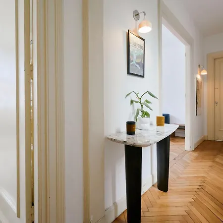Character 2-Bedroom Apartment In The City Center Rijsel Buitenkant foto