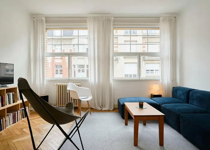 Character 2-Bedroom Apartment In The City Center