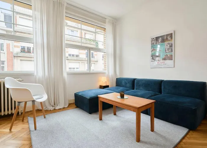 Character 2-Bedroom Apartment In The City Center